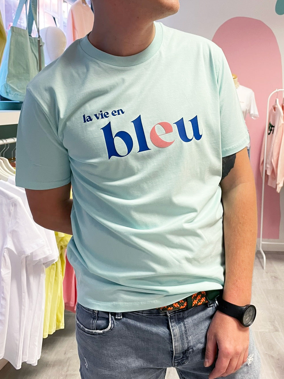 Camiseta unisex "La vie en bleu" -Hilma Studio-