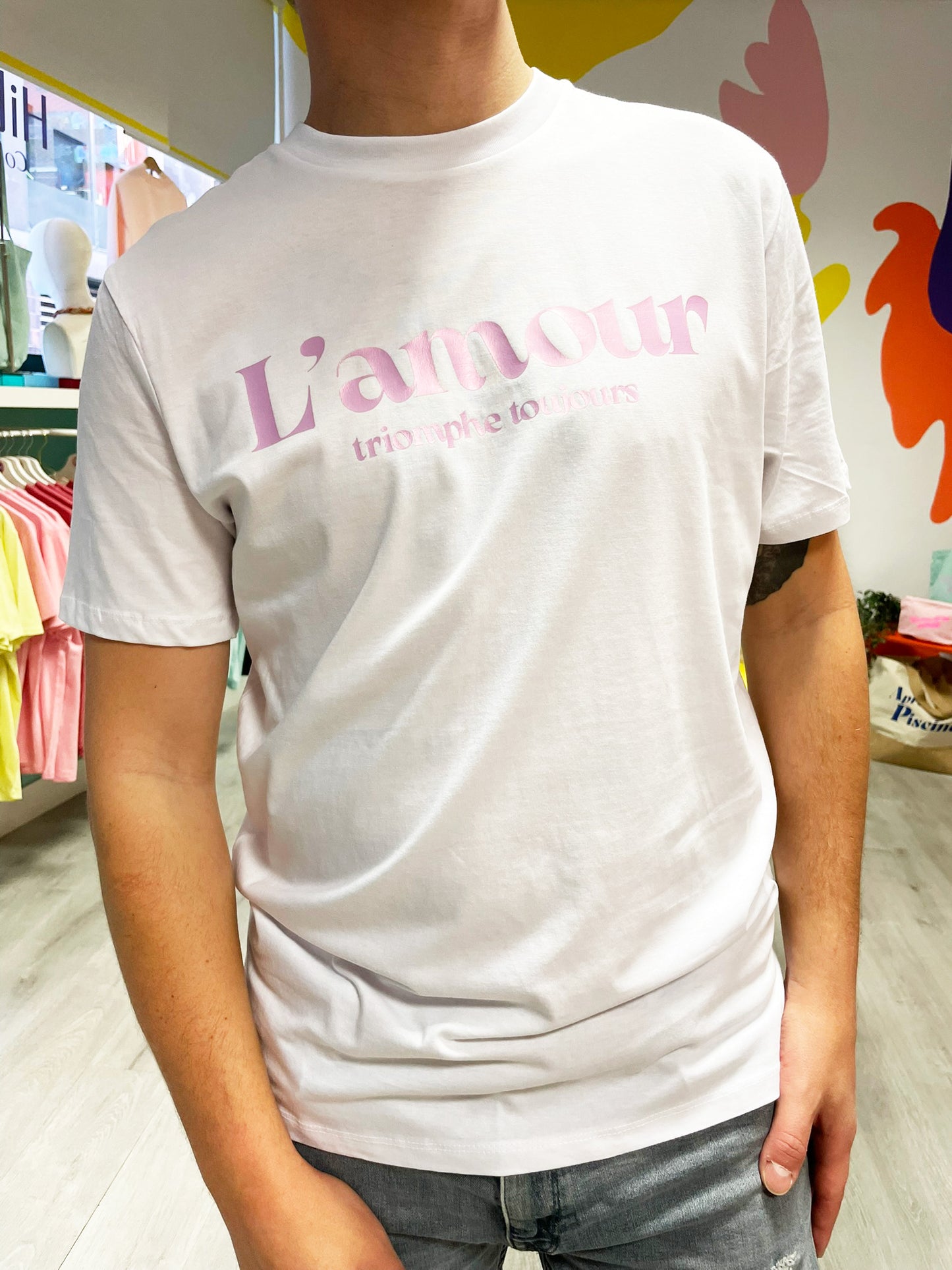 Camiseta unisex de algodón corte unisex color blanco con mensaje positivo – Hilma studio