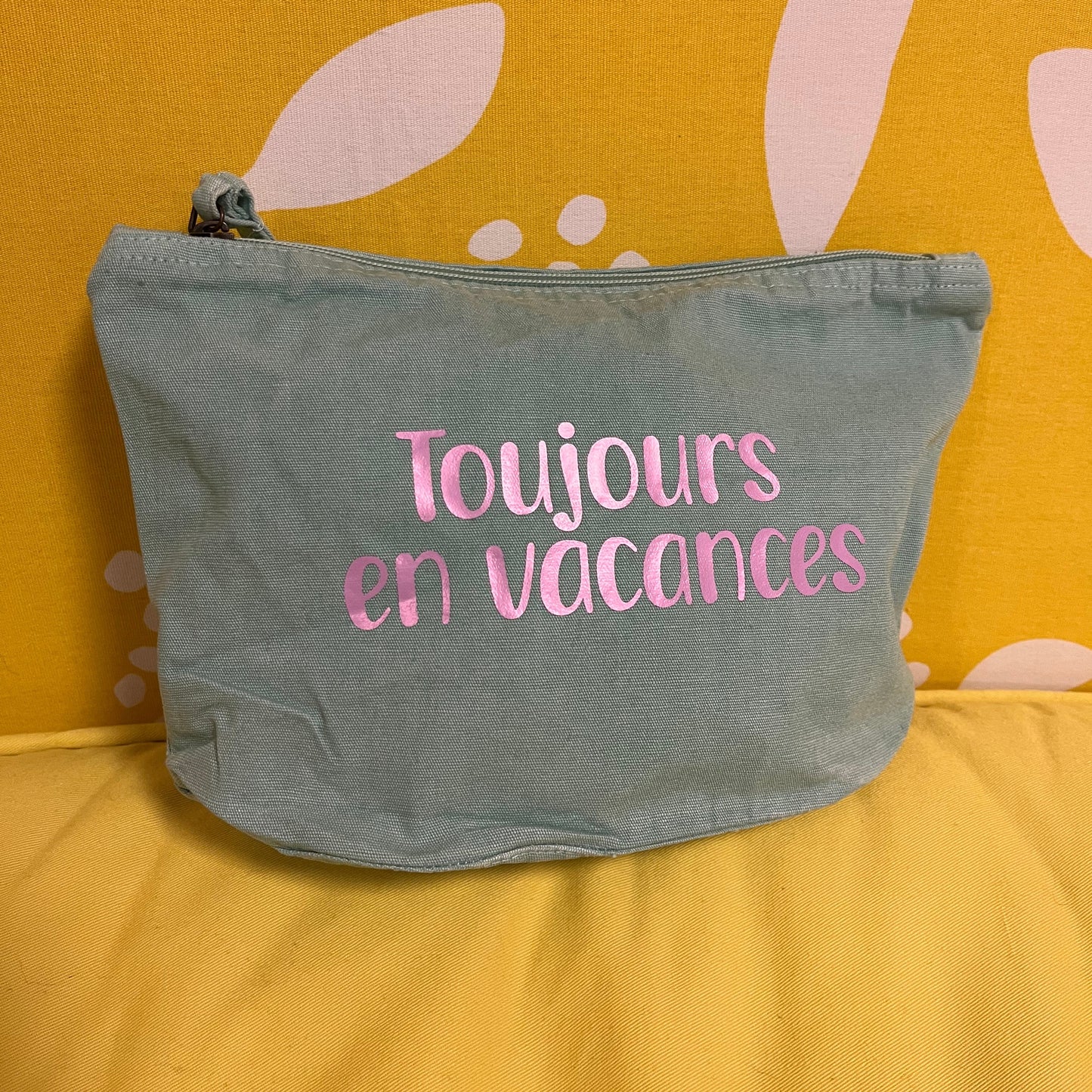 neceser de tela vaquera (denim) resistente y reutilizable con diseño moderno – Hilma Studio