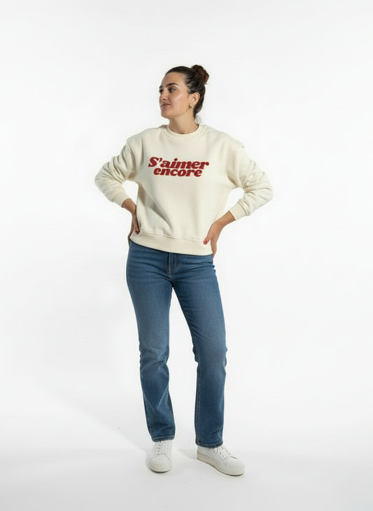 Sudadera corta boxy corta de algodón orgánico con diseño moderno y mensaje positivo – Hilma Studio