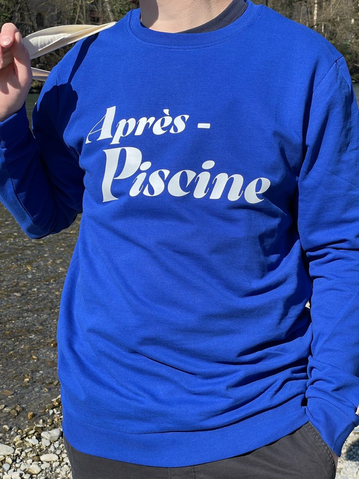 Sudadera unisex de algodón orgánico con diseño moderno y mensaje positivo – Hilma Studio