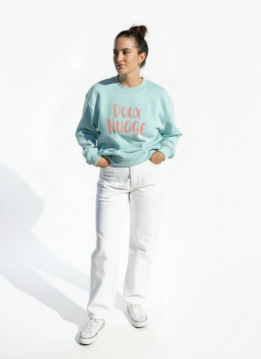 Sudadera corta boxy corta de algodón orgánico con diseño moderno y mensaje positivo – Hilma Studio