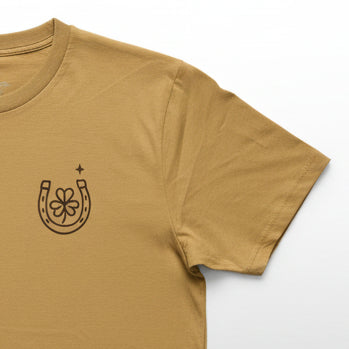 Camiseta unisex "Lucky Love" -Hilma Studio-