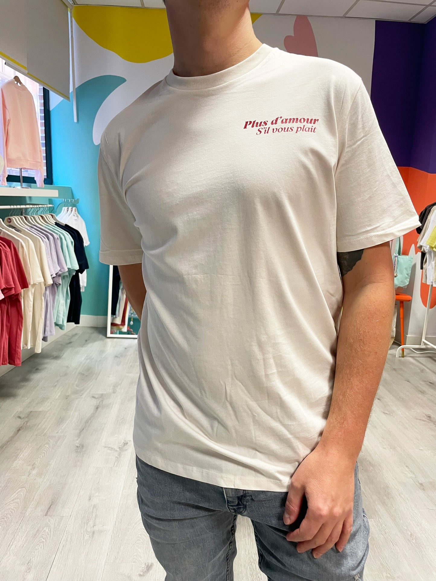 Camiseta unisex crema "Plus d'amour s'il vous plait" -Hilma Studio-