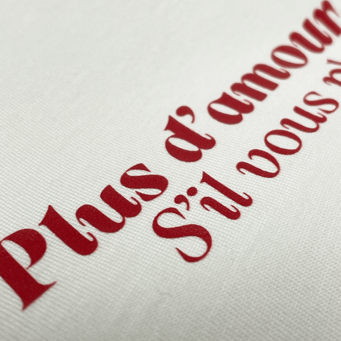 Camiseta boxy "Plus d'amour s'il vous plait" -Hilma Studio-