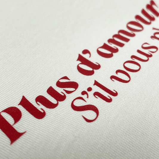 Camiseta boxy "Plus d'amour s'il vous plait" -Hilma Studio-