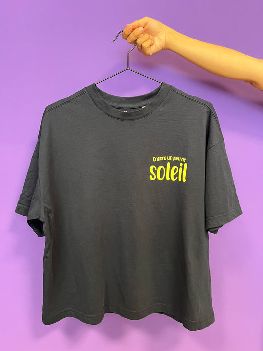 Camiseta unisex de algodón corte boxy color azul con mensaje positivo – Hilma studio