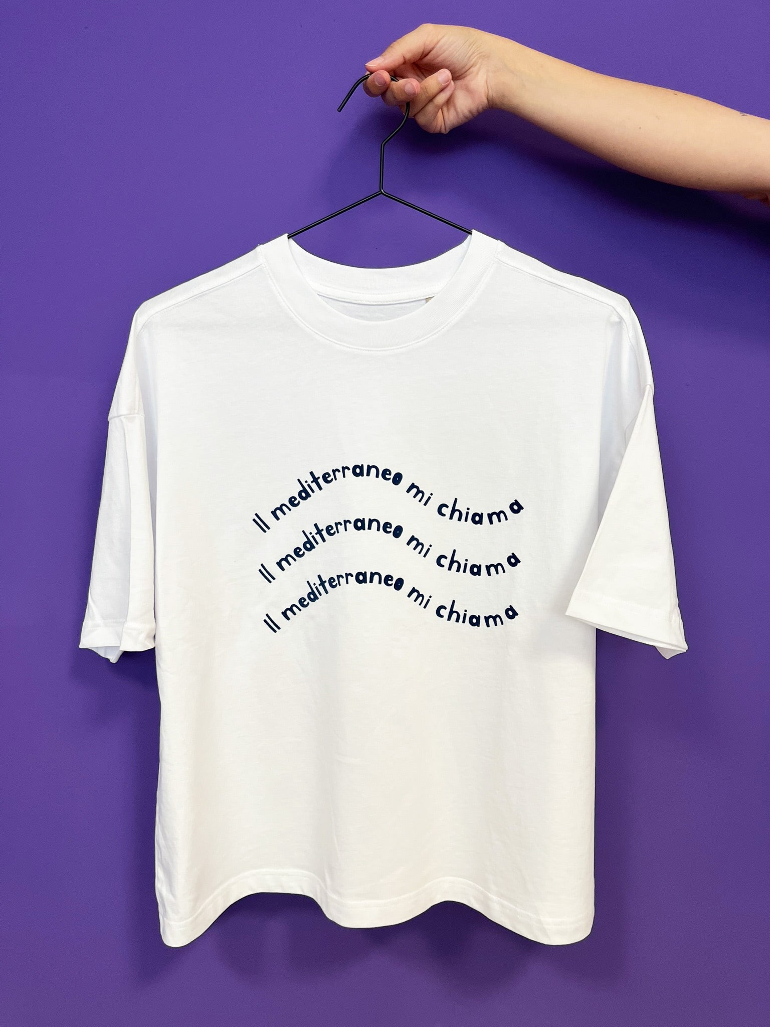 Camiseta unisex de algodón corte boxy color amarillo con mensaje positivo – Hilma studio