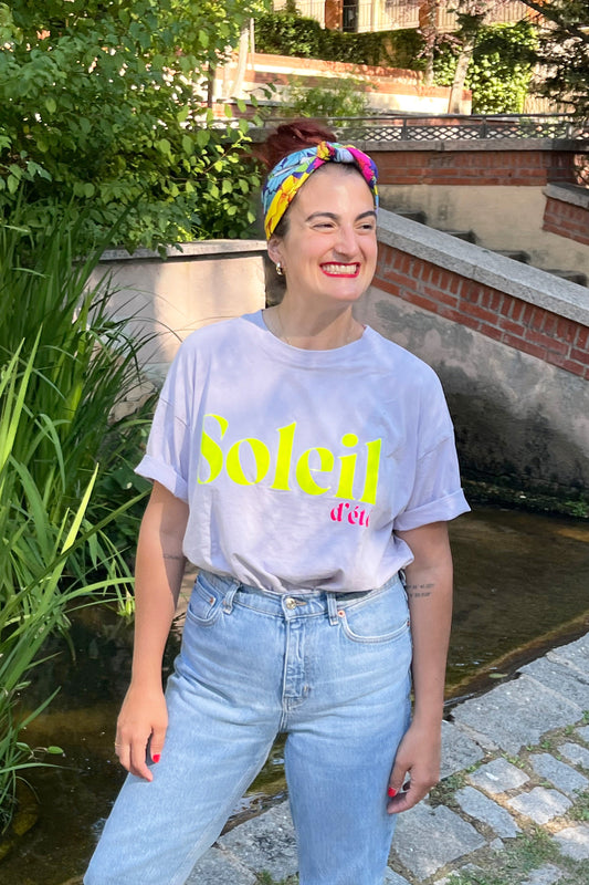 Camiseta unisex de algodón corte boxy color lila con mensaje positivo – Hilma studio