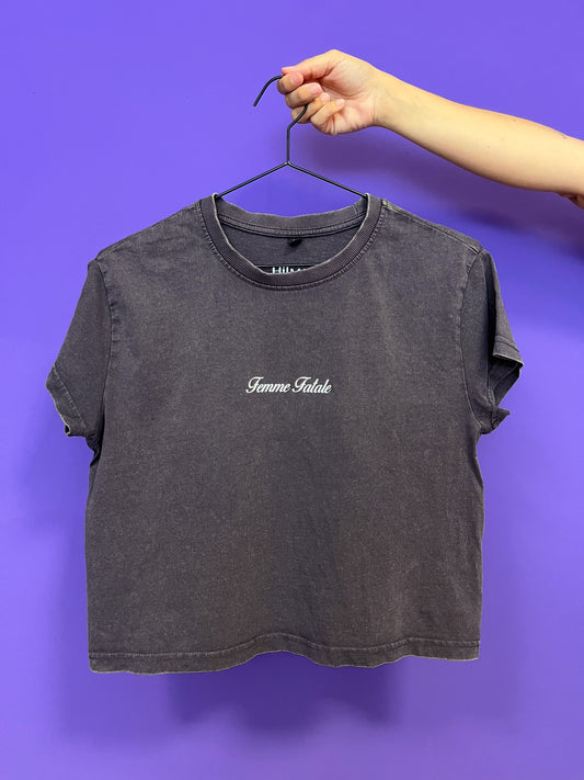 Camiseta unisex de algodón corta crop top color negra con mensaje positivo – Hilma studio