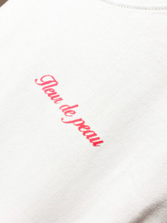 Camiseta unisex de algodón encaje color blanca con mensaje positivo – Hilma studio