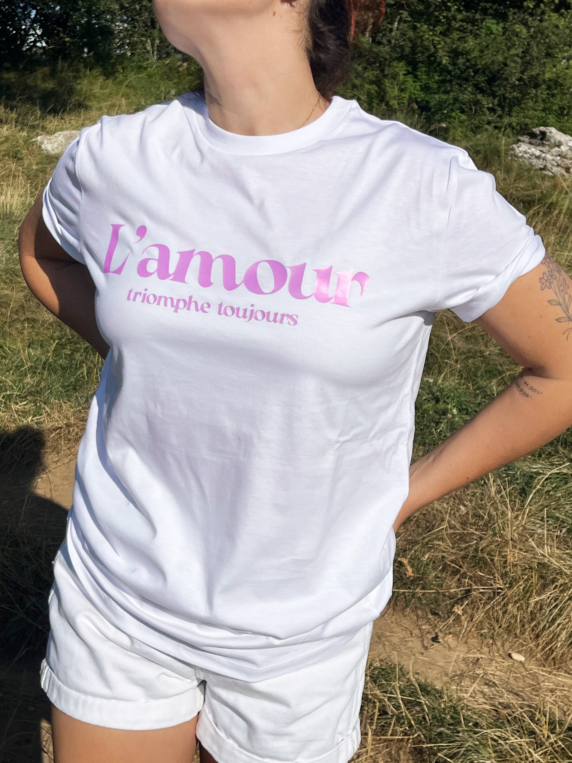 Camiseta unisex de algodón corte unisex color blanco con mensaje positivo – Hilma studio