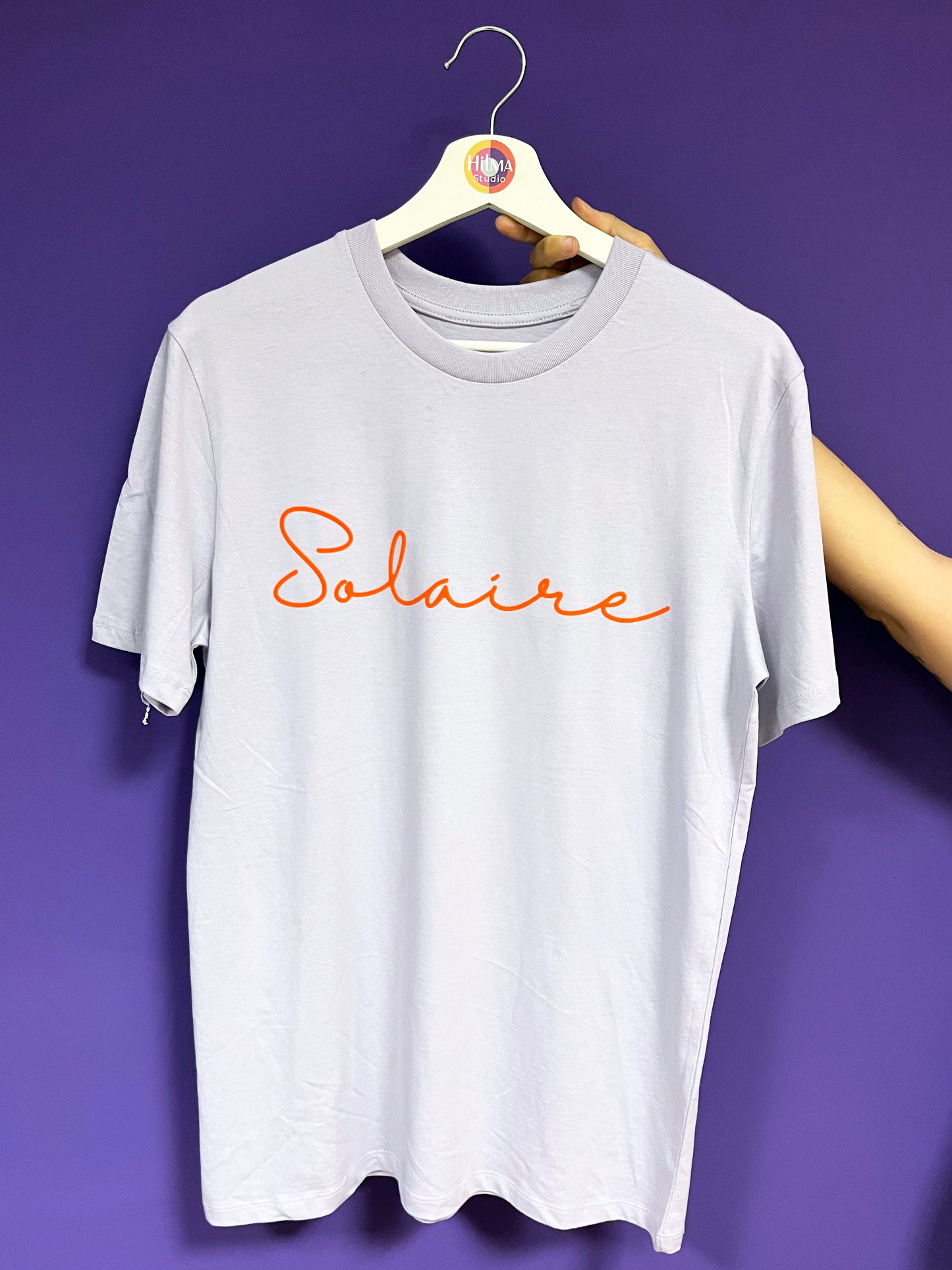 Camiseta unisex de algodón corte unisex color lila con mensaje positivo – Hilma studio