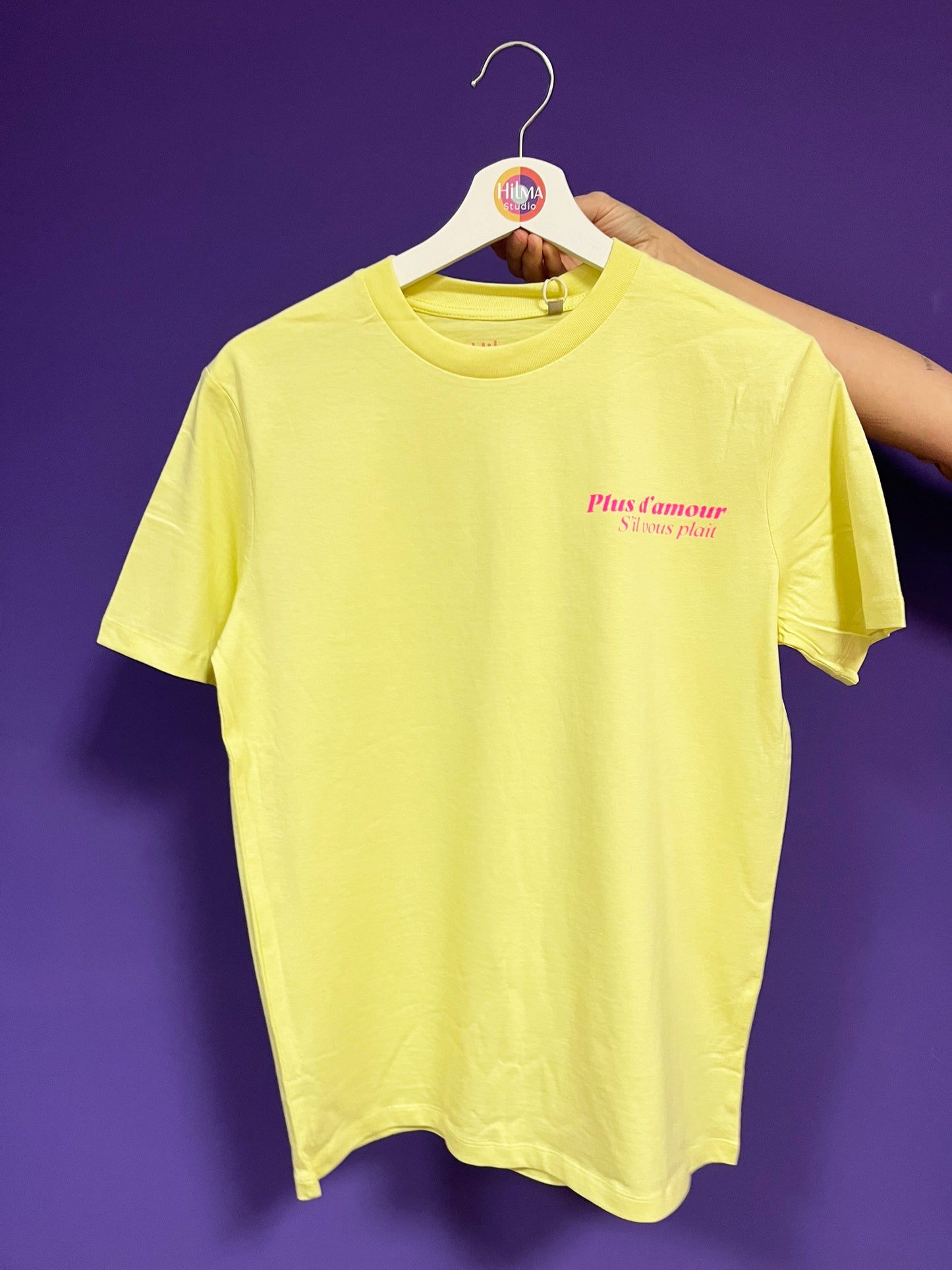 Camiseta unisex de algodón corte unisex color amarilla con mensaje positivo – Hilma studio