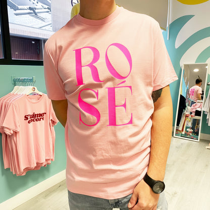 Camiseta unisex rosa de algodón orgánico con mensaje Rosé en rosa flúor Hilma Studio