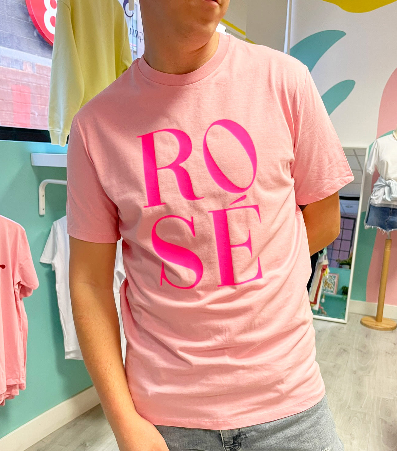 Camiseta unisex de algodón corte unisex color rosa con mensaje positivo – Hilma studio