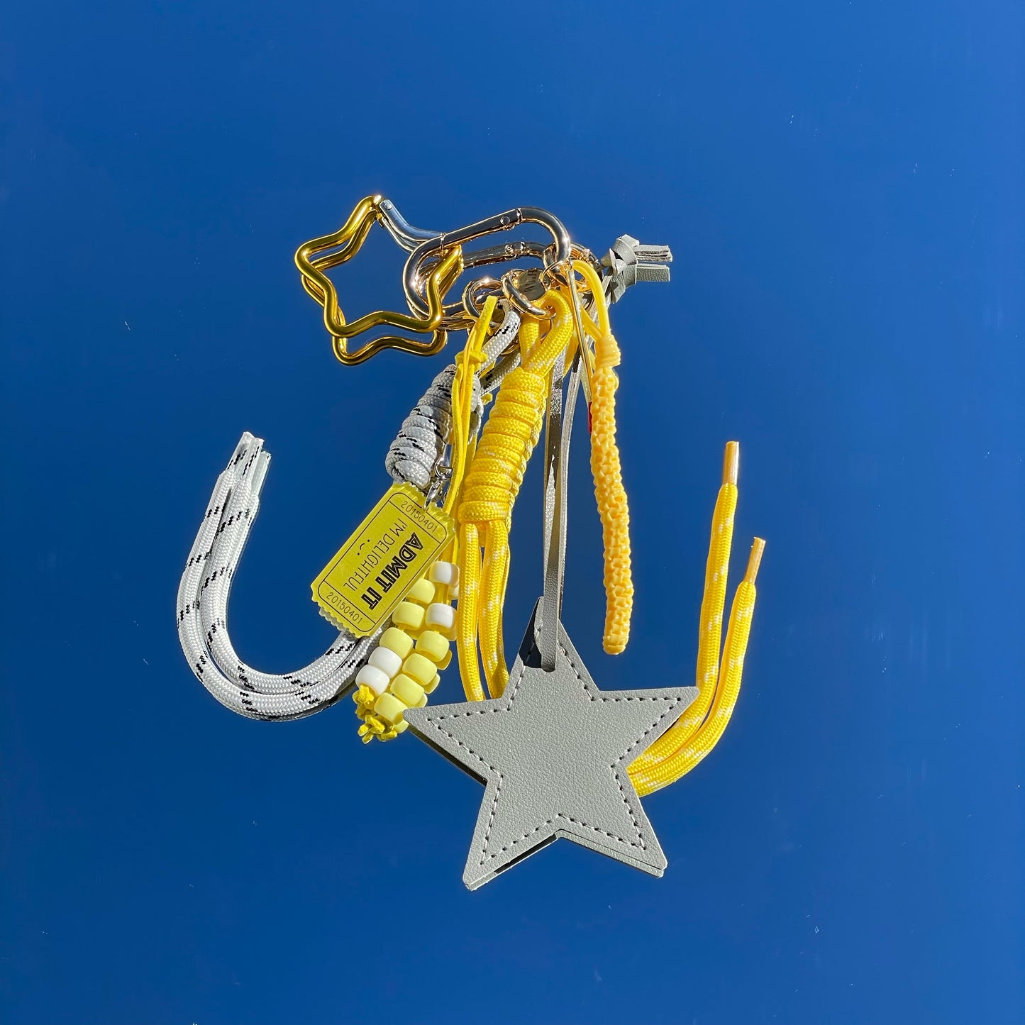 Accesorio charm para bolso con colgantes decorativos hecho a mano Studio Hilma