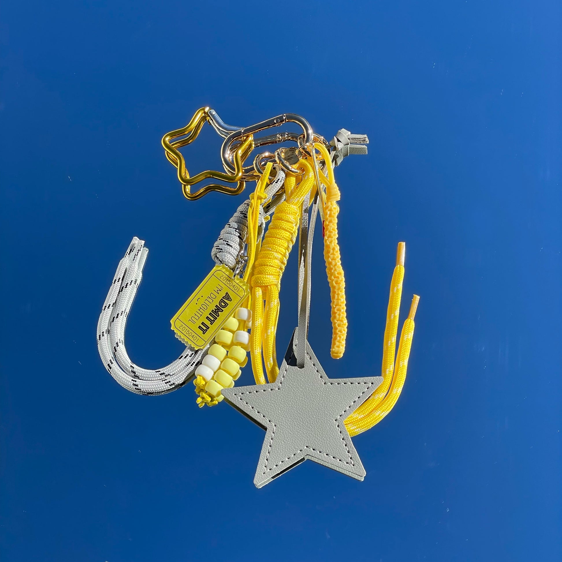 Accesorio charm para bolso con colgantes decorativos hecho a mano Studio Hilma
