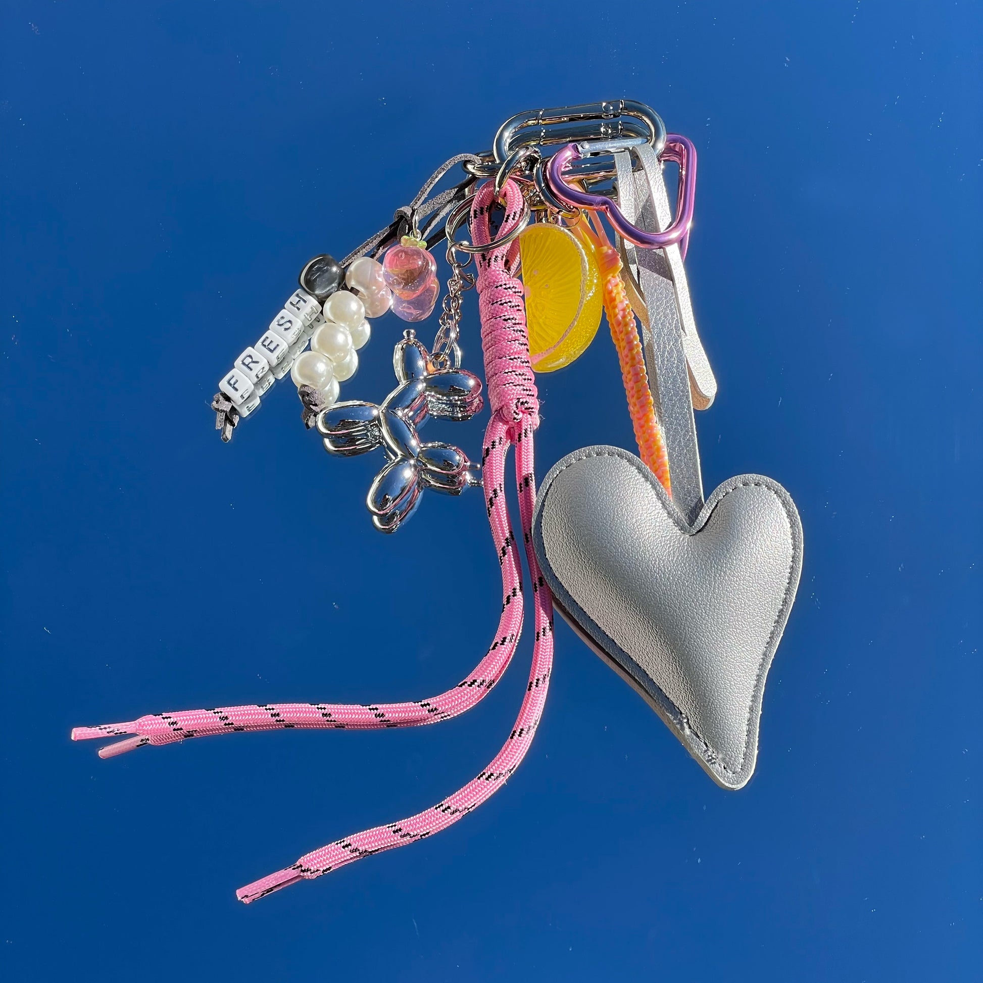 Accesorio charm para bolso con colgantes decorativos hecho a mano Studio Hilma