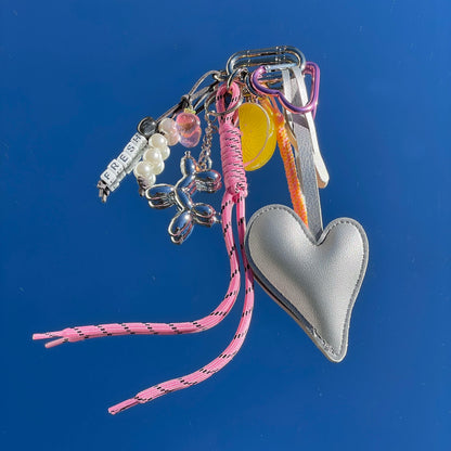Accesorio charm para bolso con colgantes decorativos hecho a mano Studio Hilma