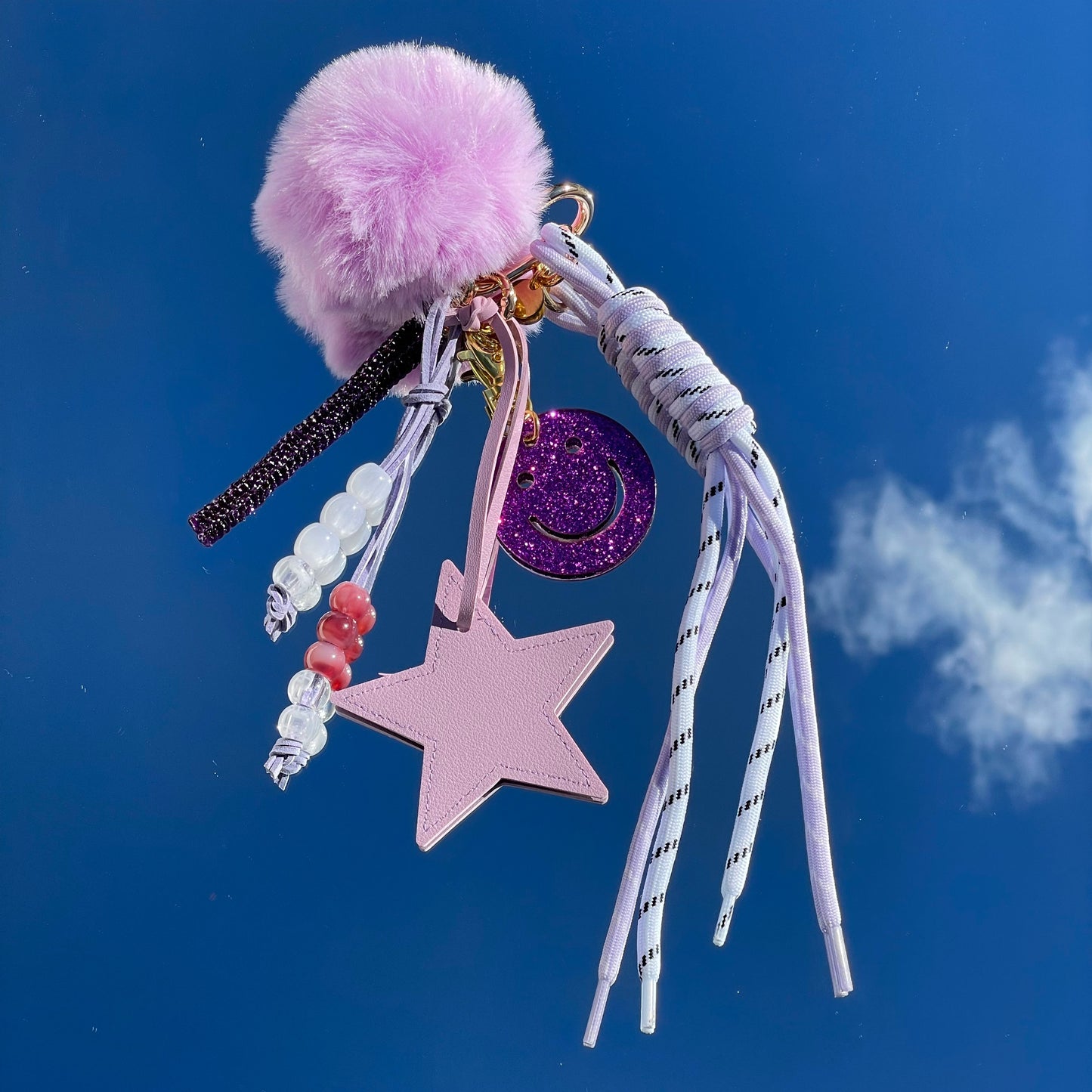 Accesorio charm para bolso con colgantes decorativos hecho a mano Studio Hilma