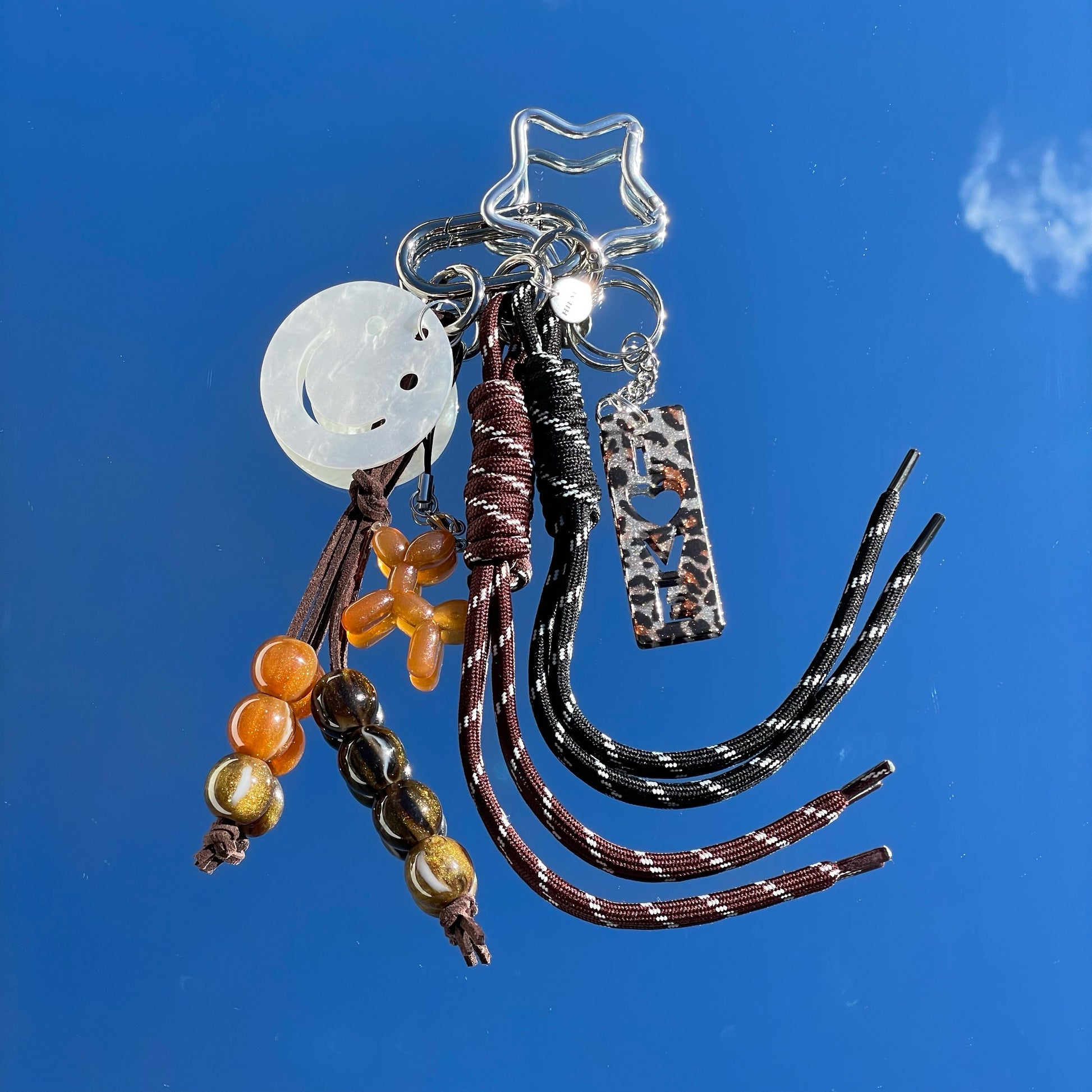 Accesorio charm para bolso con colgantes decorativos hecho a mano Studio Hilma