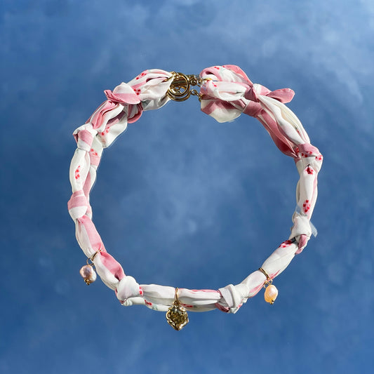 Collar bandana con charms decorativos estilo creativo y colorido Studio Hilma