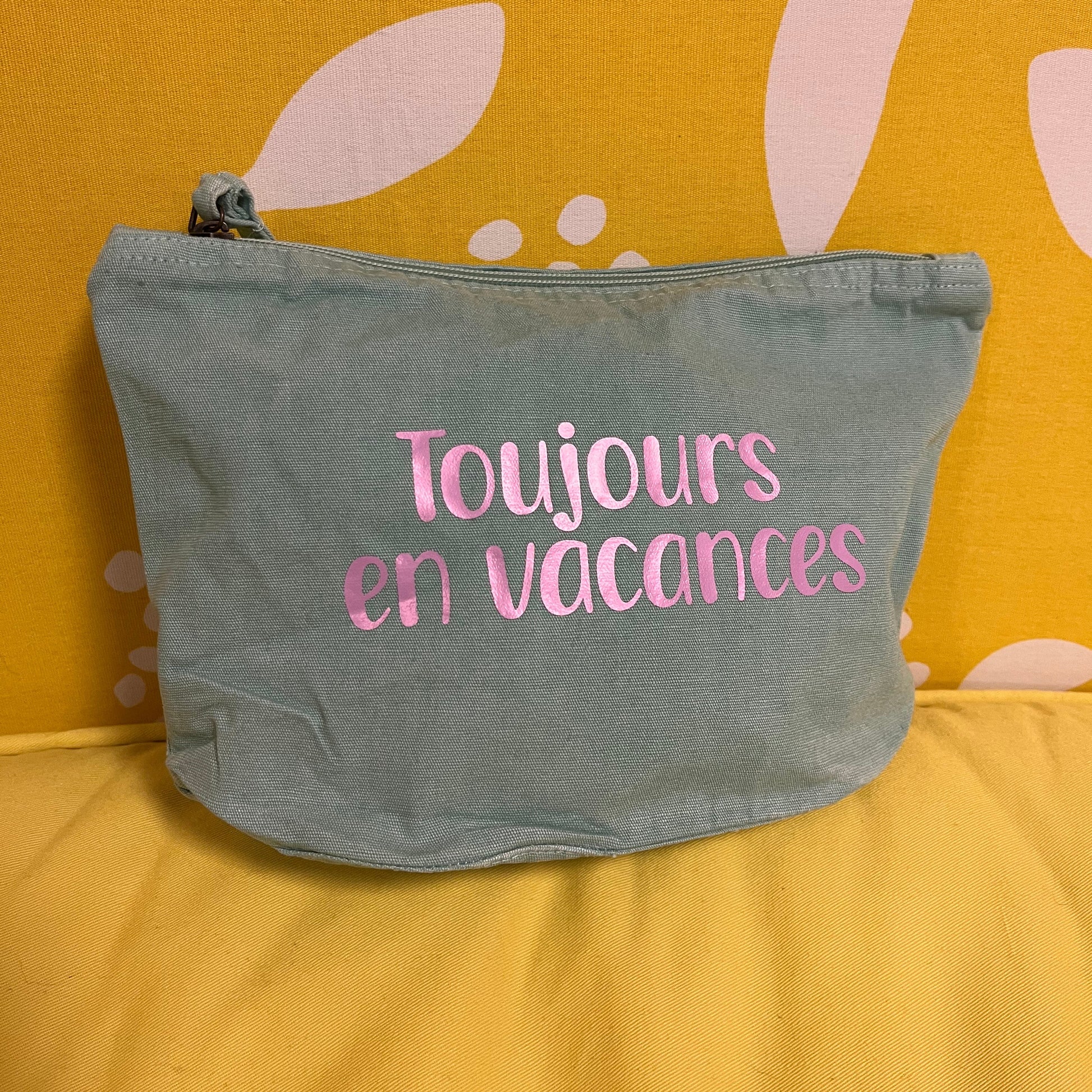 neceser de tela vaquera (denim) resistente y reutilizable con diseño moderno – Hilma Studio