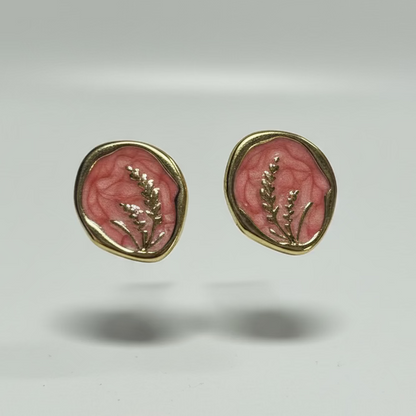 Pendientes dorados de acero inoxidable en forma circular rosa con dibujo Hilma Studio
