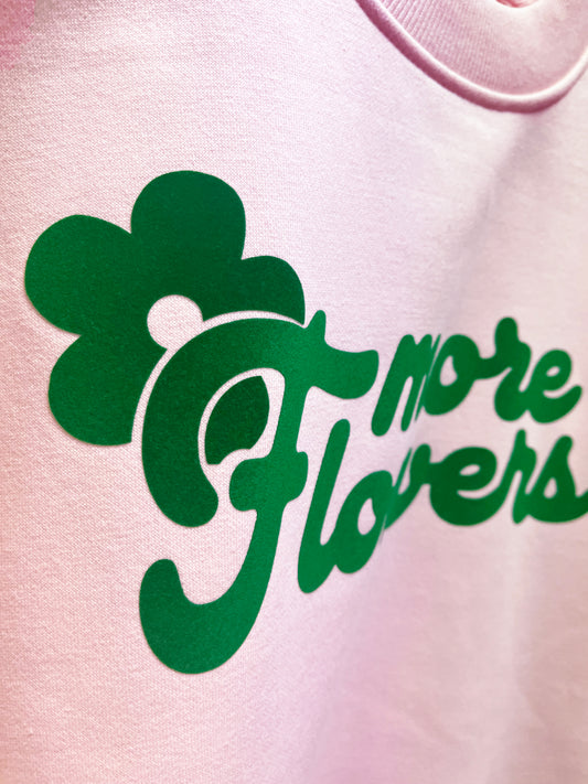 Sudadera rosa corta boxy de algodón orgánico con mensaje More Flowers –Hilma Studio