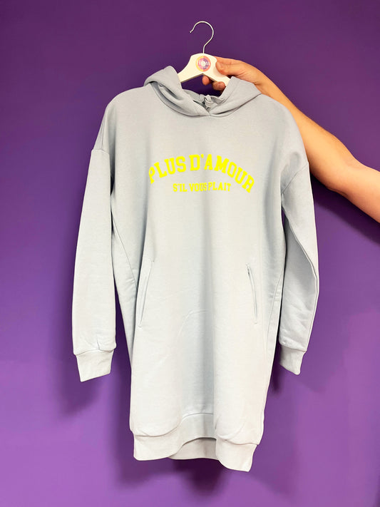 Sudadera vestido de algodón orgánico con diseño moderno y mensaje positivo – Hilma Studio