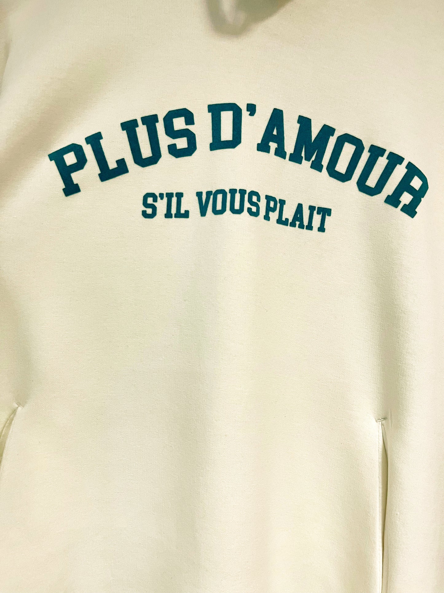 Sudadera vestido de algodón orgánico con diseño moderno y mensaje positivo – Hilma Studio