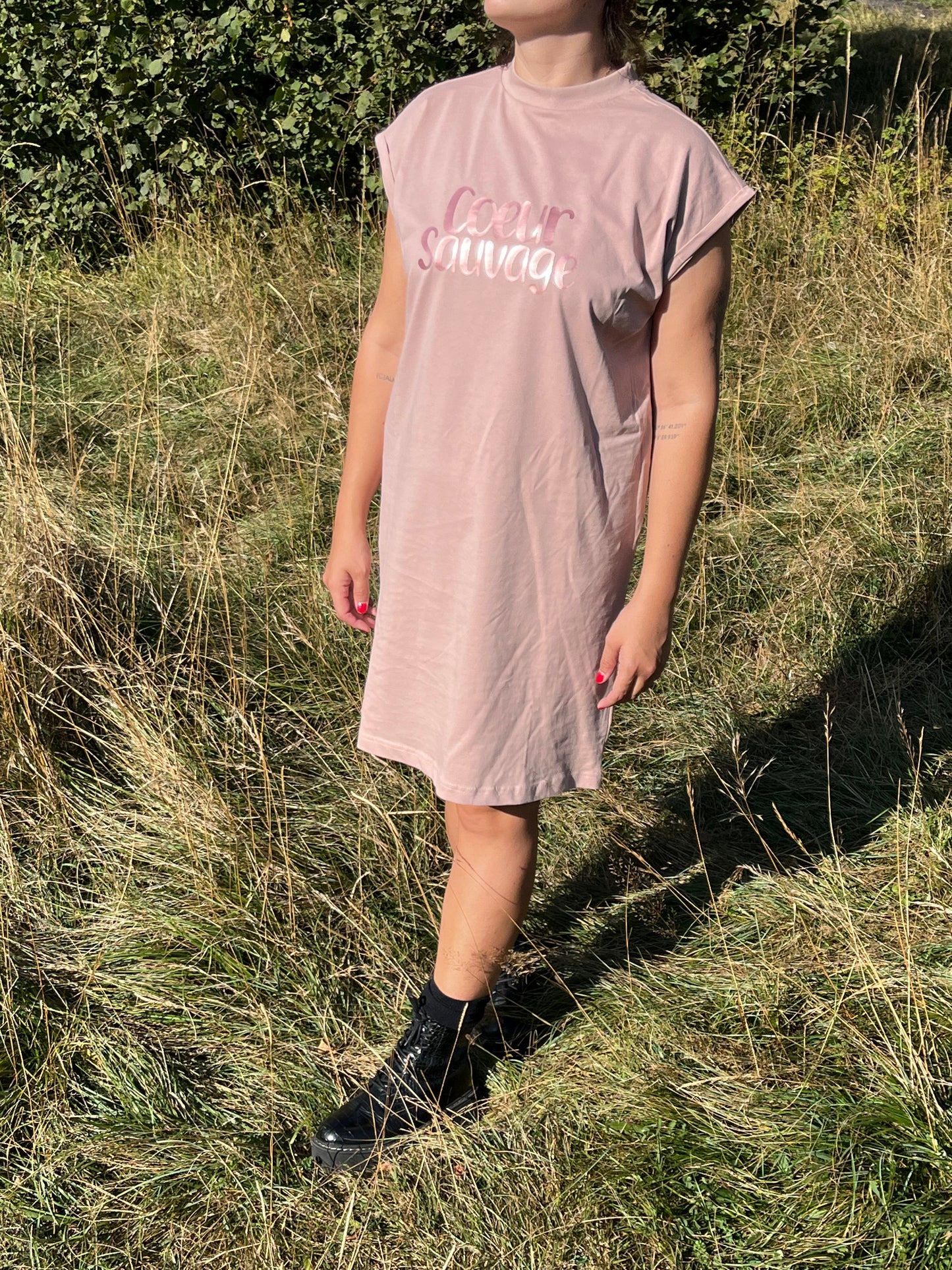 Vestido cuello tortuga Coeur sauvage color pink con mensaje positivo – Hilma studio